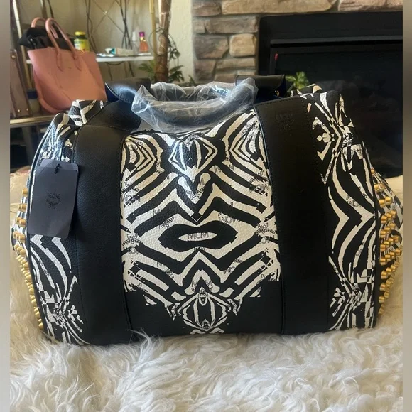 MCM FUNKY ZEBRA WEEKENDER TRAVEL BAG - Picture 2 of 16